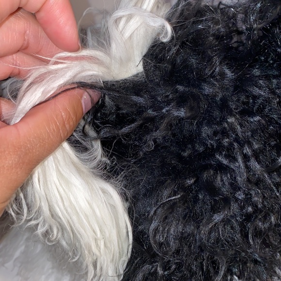 UGG MONGOLIAN POCKET SCARF - Picture 8 of 8